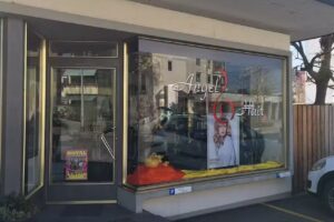 Coiffeur aux cheveux d&rsquo;ange