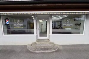 Salon de coiffure en centre-ville Deçani