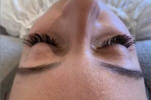 Beauté aware Sandra: Extensions, tinture de cils e semipermanente Payerne