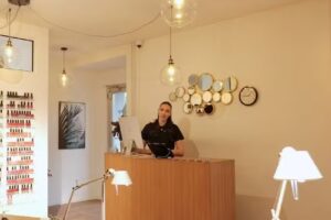 🥇 Salon de beauté | Ongles, Sourcils et Cils