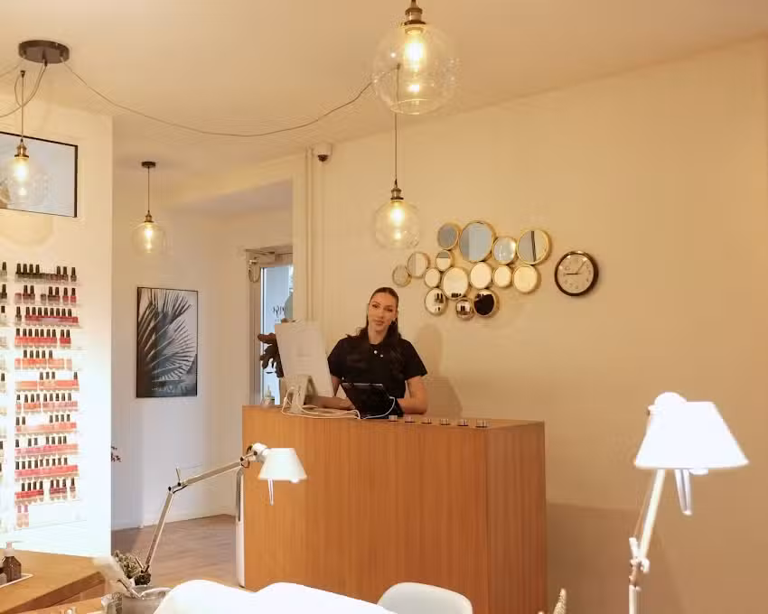 🥇 Salone di bellezza | Unghie, sopracciglia e ciglia