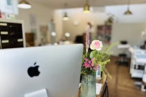 🥇 Salon de beauté | Ongles, Sourcils et Cils