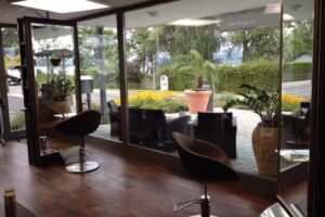 Coiffeur au bord du lac