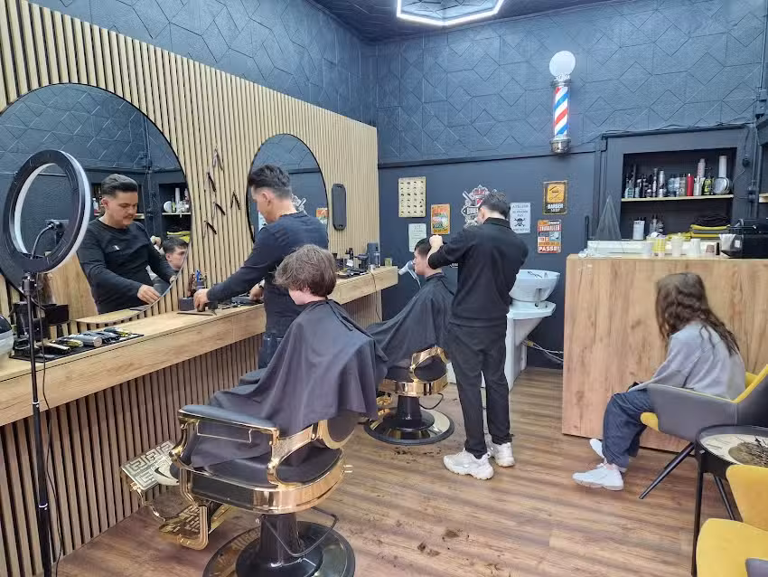 Coiffeur et barbier Fatoss pour hommes