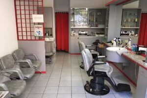 Coiffeuse Barbier Parruchière Oksan Sari