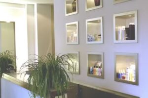 Coiffeur Du Théâtre, studio cosmetico, manicure, pedicure