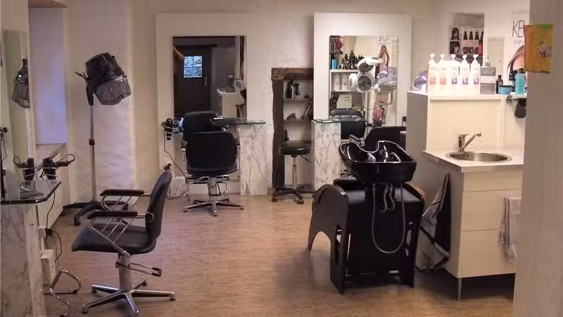 Style de coiffeuse Angela