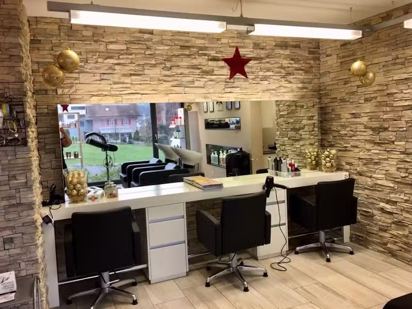 Style tendance chez le coiffeur