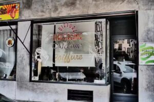 Coiffure Afro Élégance Mélanie