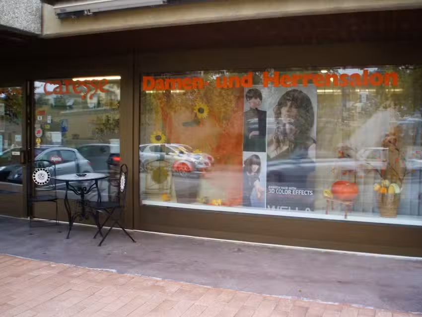 Coiffure Caresse / stylée – poilue – bien