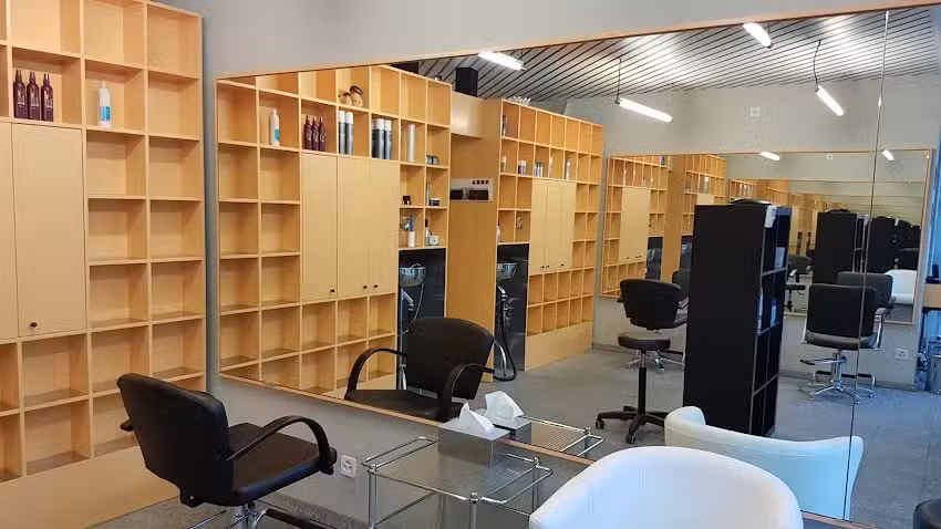 Coiffure Ch. Spörri, propriétaire Bettina Vinzens, coiffeuse pour femmes et hommes