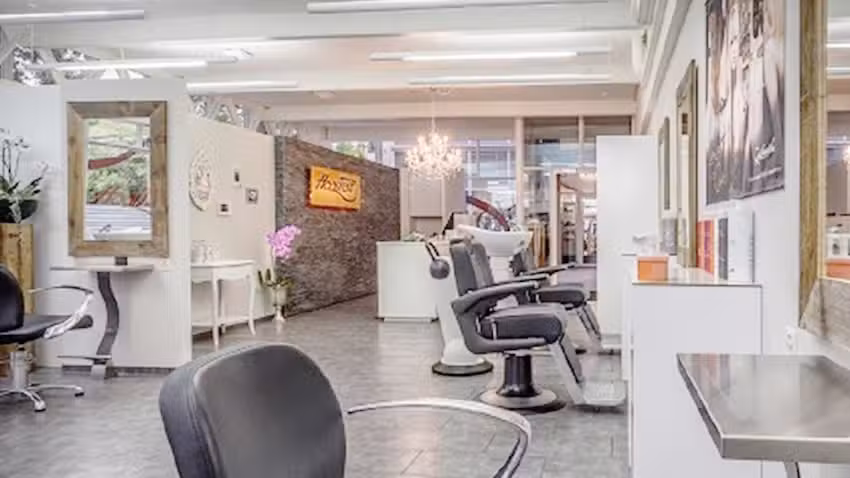 Coiffure HaarTräff Estensioni dei capelli OLAPLEX Salon