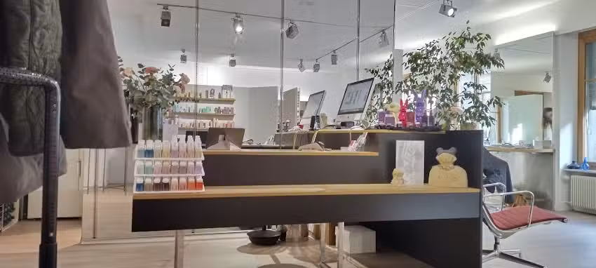 Coiffure Kopfstand, Coiffure et Maquillage