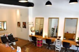 Coiffure Moment Beauté Onex | Coiffure, esthétique, manucure, pédicure à Genève