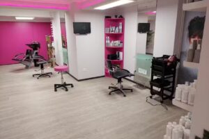 Coiffure tout autour de Mirjam Mathys