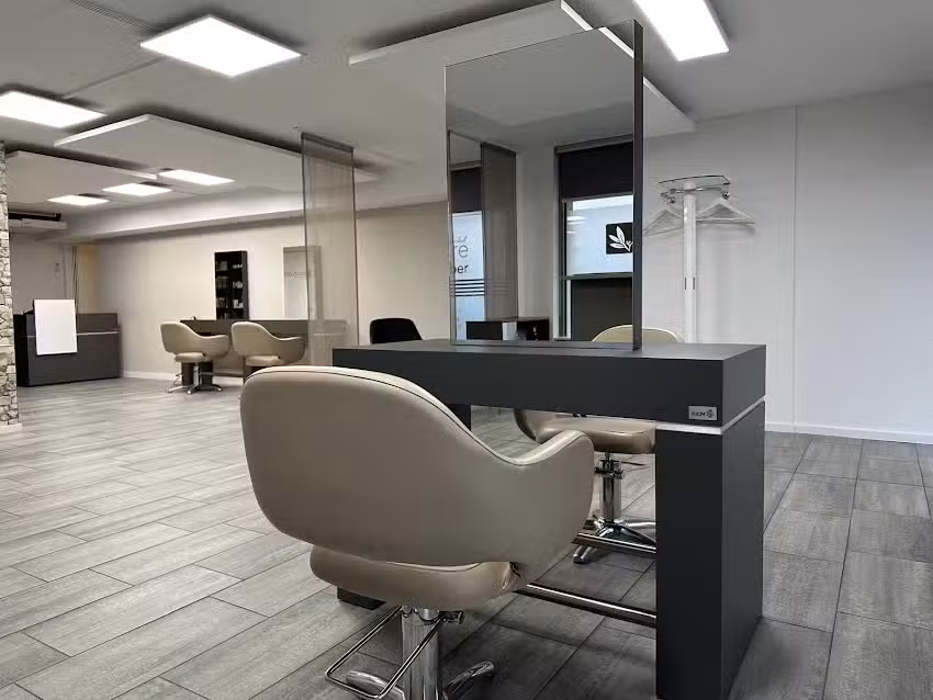 Coupe aux ciseaux de coiffure