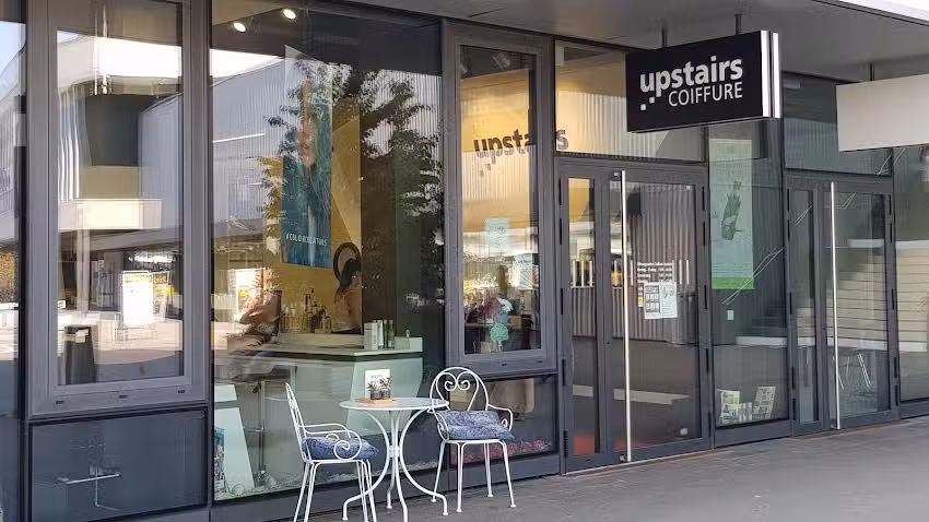 COIFFURE upstairs