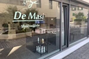 Acconciatura in stile De Masi