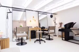 DEBY SCHMID – Capelli e bellezza