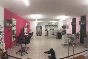 Coiffure et manucure Ember Rose