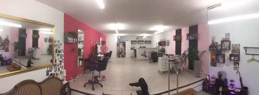 Coiffure et manucure Ember Rose