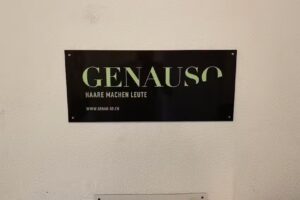 Exactement ! Les cheveux font le visage.