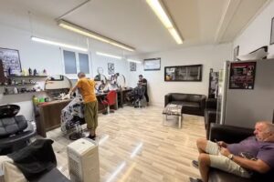 Taglio di capelli e rasatura da uomo