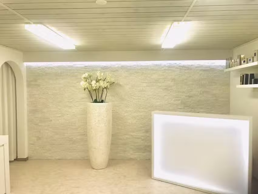 GOLD COSMETICS Damen und Herrenkosmetik