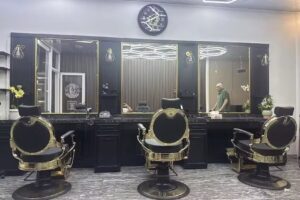 Le salon de coiffure de Güney