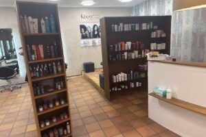 Salone di parrucchiere di Sara Omura