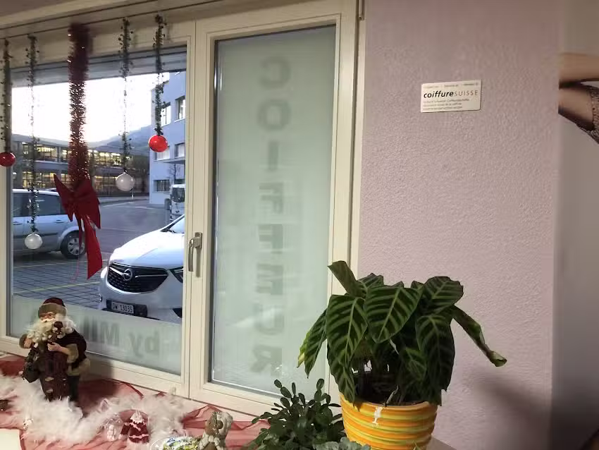 Coiffure et maquillage par Milena