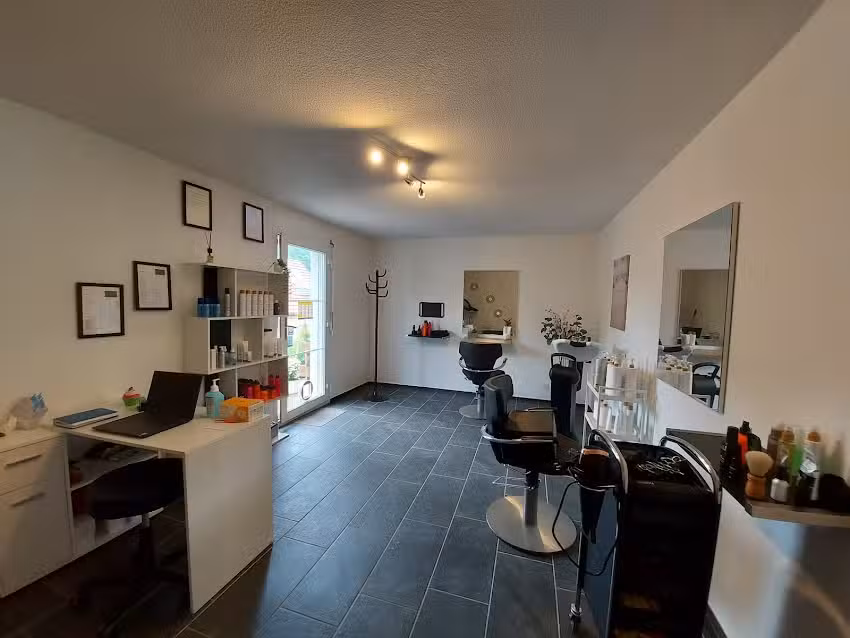 La coupe de cheveux de Simone