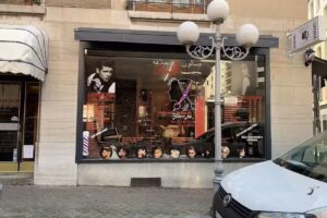 Acconciatura da barbiere innamorata