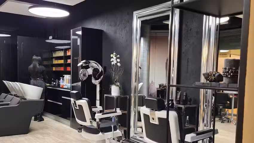 Elementi essenziali per capelli INITIAL – Coiffeur Fribourg La Galerie