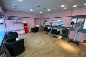 SALON DE COIFFURE ET BARBIER KIKI