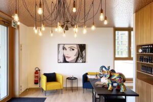 Le salon et ses barbières