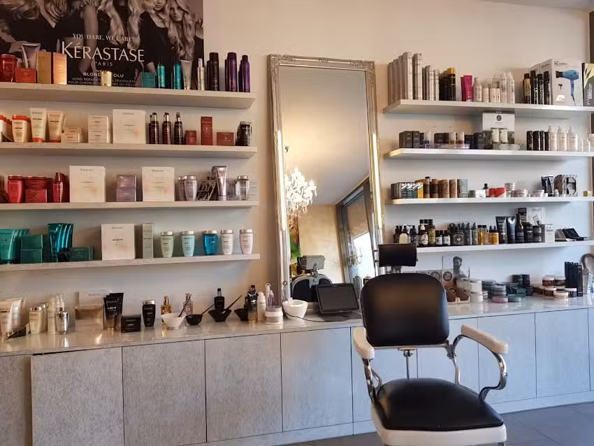 Monica parrucchiera visagista Compagnia Della Bellezza