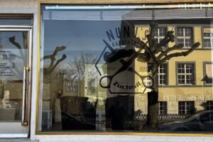 Le salon de coiffure de Nunu