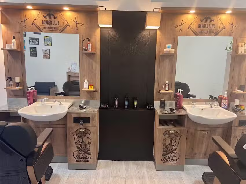 Capelli e barbiere perfetti di Francesco Napolitano