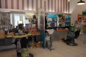 plus minus coiffure & lädeli