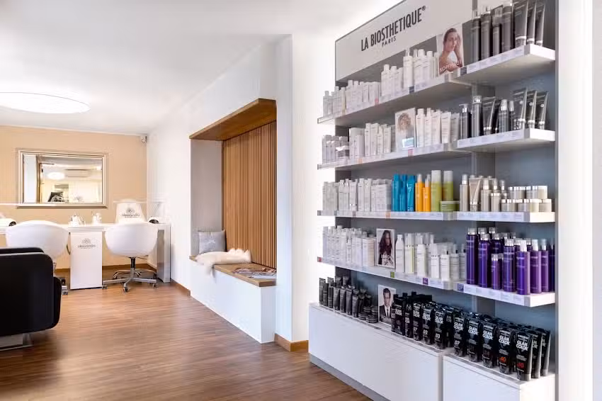 Design di capelli e unghie di prestigio