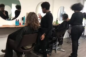 Tribus Urbaines – Il salon de coiffure per les cheveux bouclés, afros, crépus