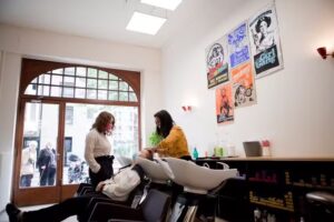 Tribus Urbaines, le salon des cheveux bouclés, crépus, afros
