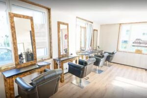 Prima e dopo i capelli dal parrucchiere Rüti